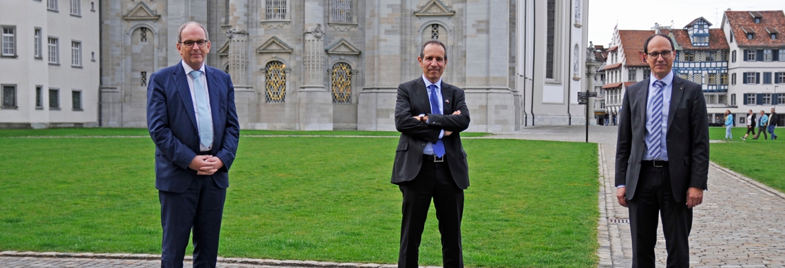 Regierungspr&auml;sdient Bruno Damann, EU-Botschafter Petros Mavromichalis und Regierungsrat Marc M&auml;chler